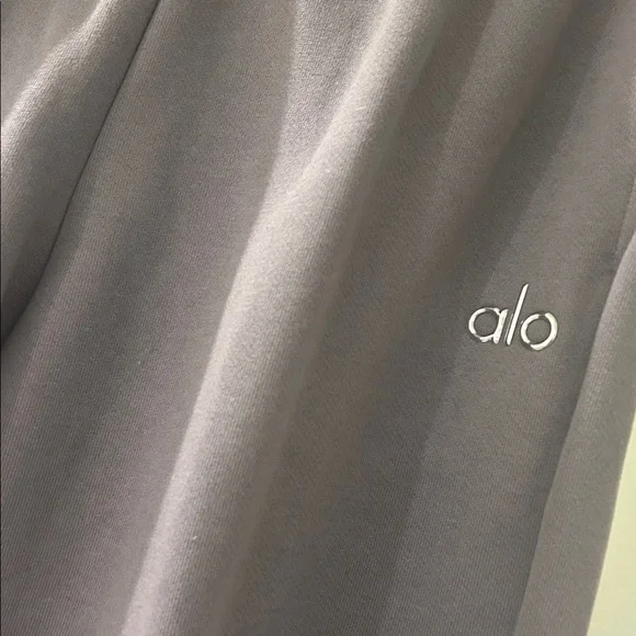 ALO Yoga women’s light purple Joggers - Picture 2 of 3